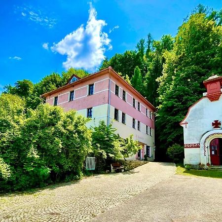 Haraburdi Recyclart Hotel Kostelec nad Orlicí Exterior foto